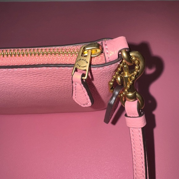 Coach Bubblegum pebble wristlet - Picture 3 of 4